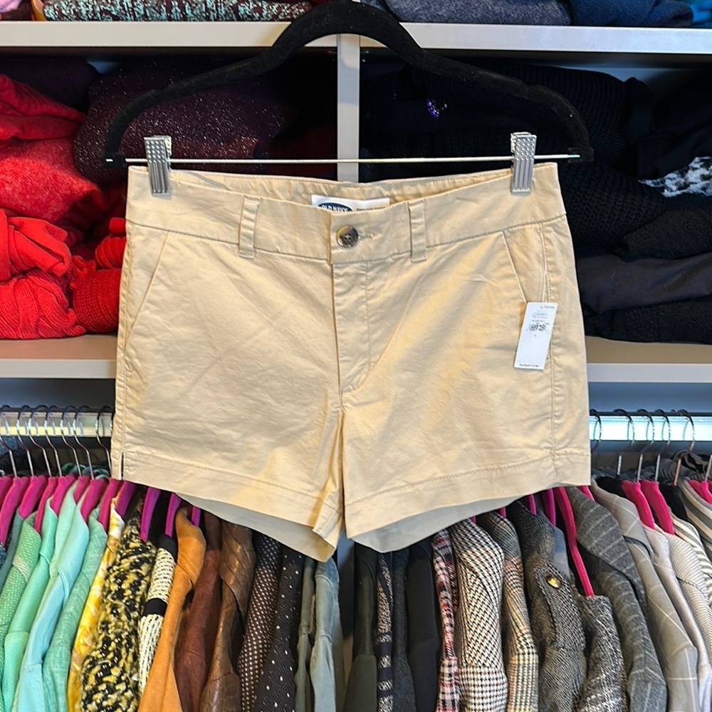 Old Navy Everyday 4 pocket khaki shorts size 4 NWT